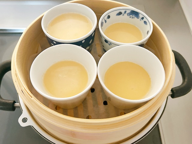 カラメルを作らなければ、混ぜて蒸すだけでプリンができます