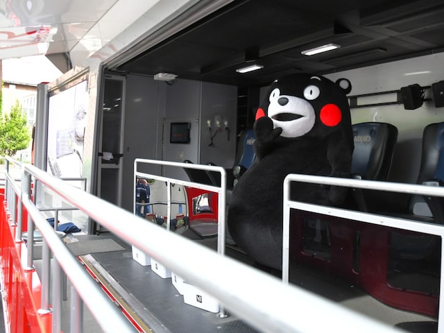 ゴーグルのサイズが合わず……＝5月11日、東京都豊島区
