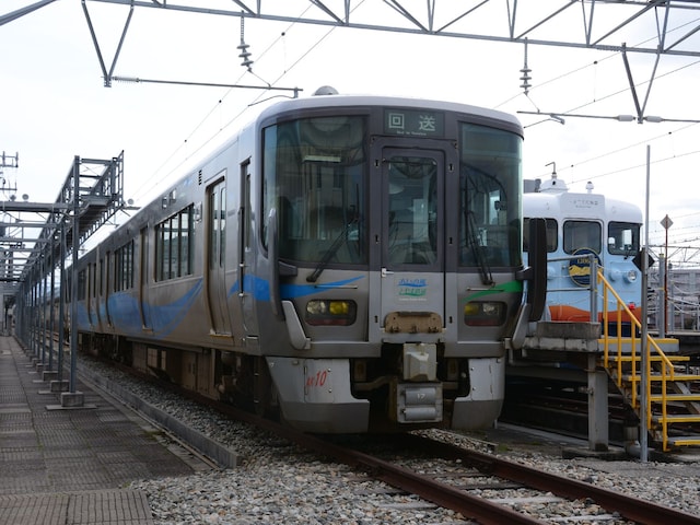 あいの風とやま鉄道は特例区間に限って乗車できる