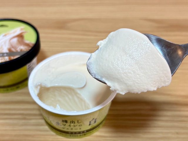 滑らかな口どけと、ふわっと感じる香ばしい風味がたまりません。リッチな味わいに癒されます