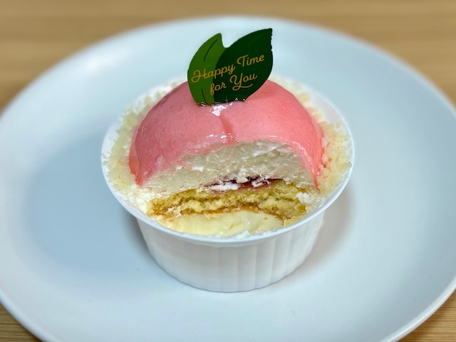 パンナコッタ、スポンジ、ムースの異なる食感が◎