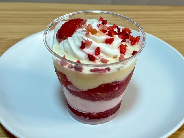 「Dessertパルフェ ベリー・ルージュ」 378円(税込)