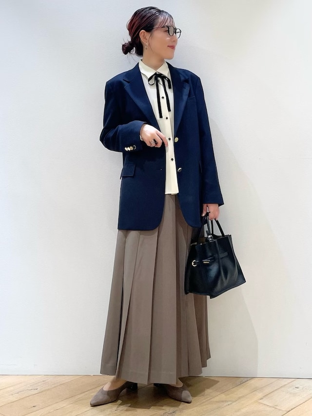 幅のあるプリーツが今っぽいポイントです　出典：WEAR