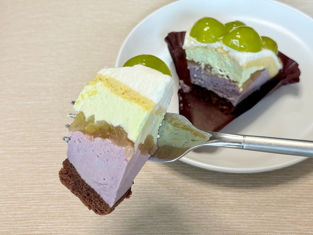 シャインマスカットの果実がたっぷり! 2種類のムースも爽やかな味わいです