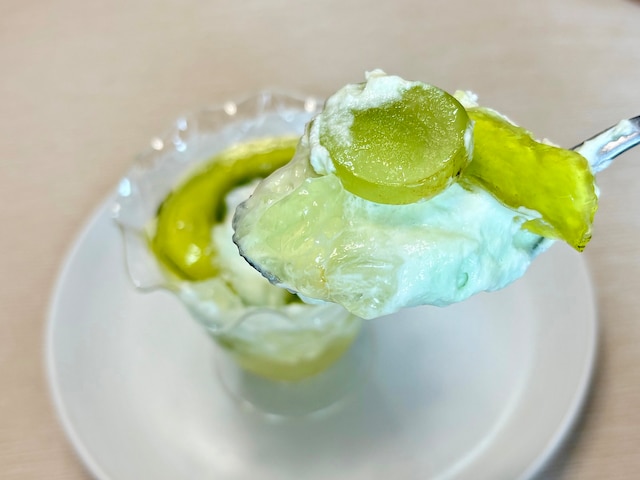たっぷりのクリームと一緒にシャインマスカットが楽しめて、幸せな味!