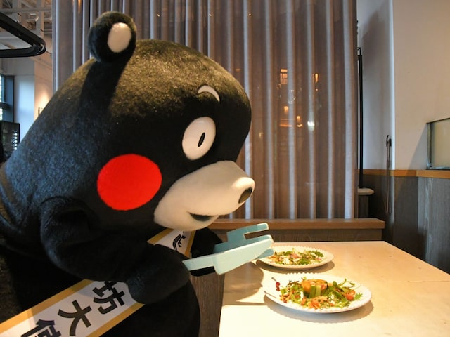ごちそうに目がくらむ＝8月26日、東京都品川区