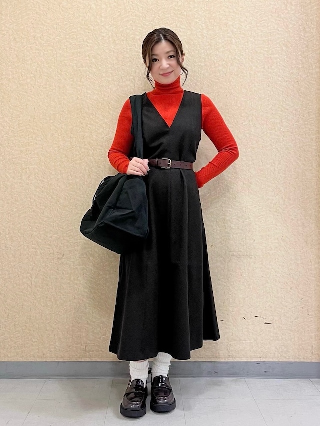 ベルトを巻いてより女性らしいシルエットに  出典:StyleHint