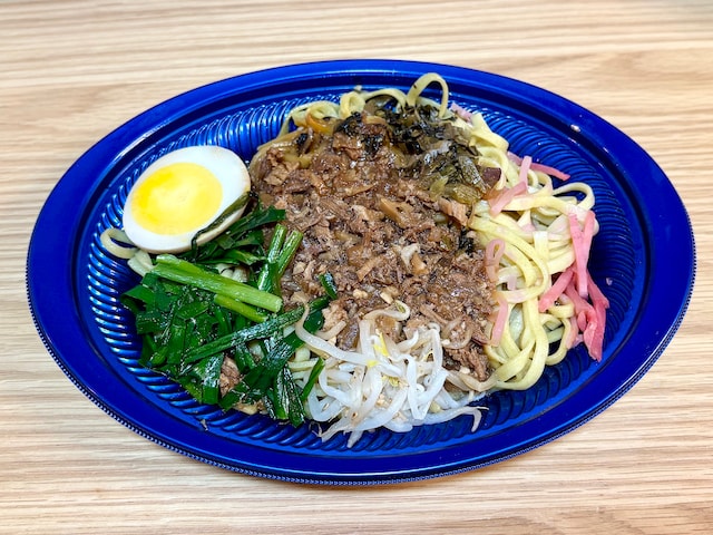 「成城石井自家製 五香粉を効かせた自家製魯肉の台湾風意麺」 647円(税込)