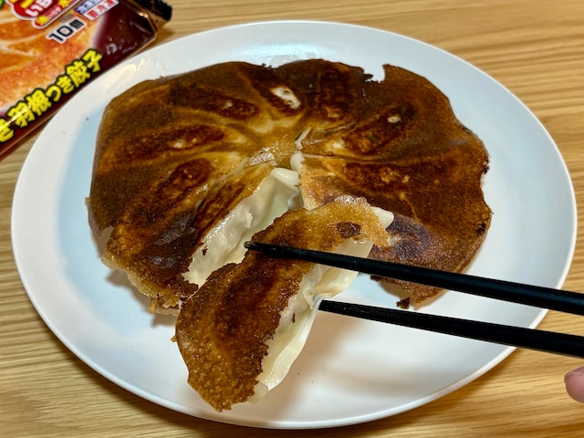 簡単にパリパリの羽根付き餃子の完成!