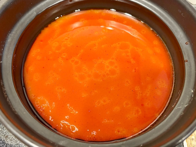 本品に水300mLを入れて混ぜ合わせたもの。好きな具材を入れて完成です!