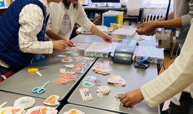 PTA会議室で和やかに活動しています