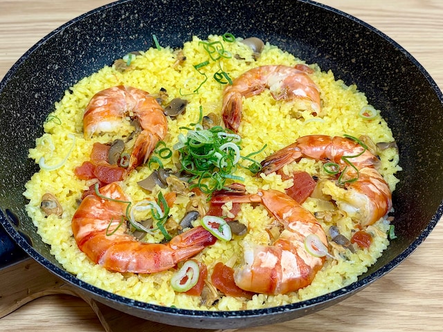 お店で食べるような本格的なパエリア。具材もたっぷり！