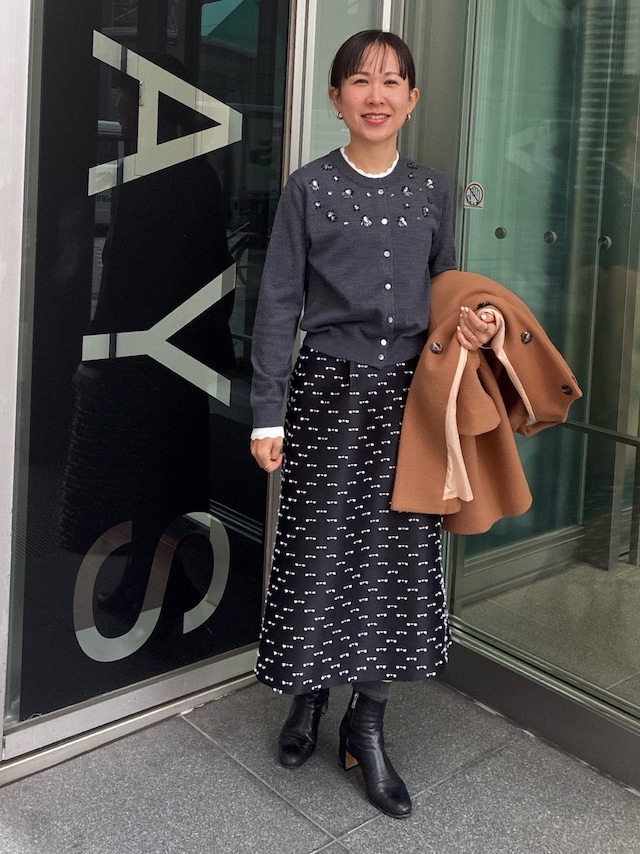 【OKコーデ】ビジューつきトップスは一枚で様になります　出典：WEAR