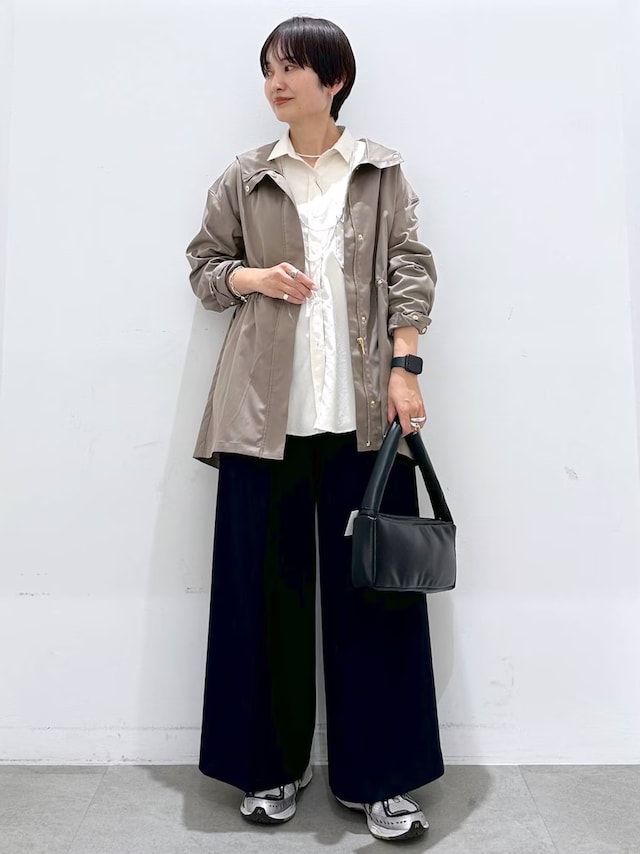 3月はマウンテンパーカーなどライトな素材使いのものに変えて　出典：WEAR