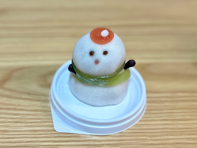 「クリスマス創作和菓子 雪だるま」345円(税込)