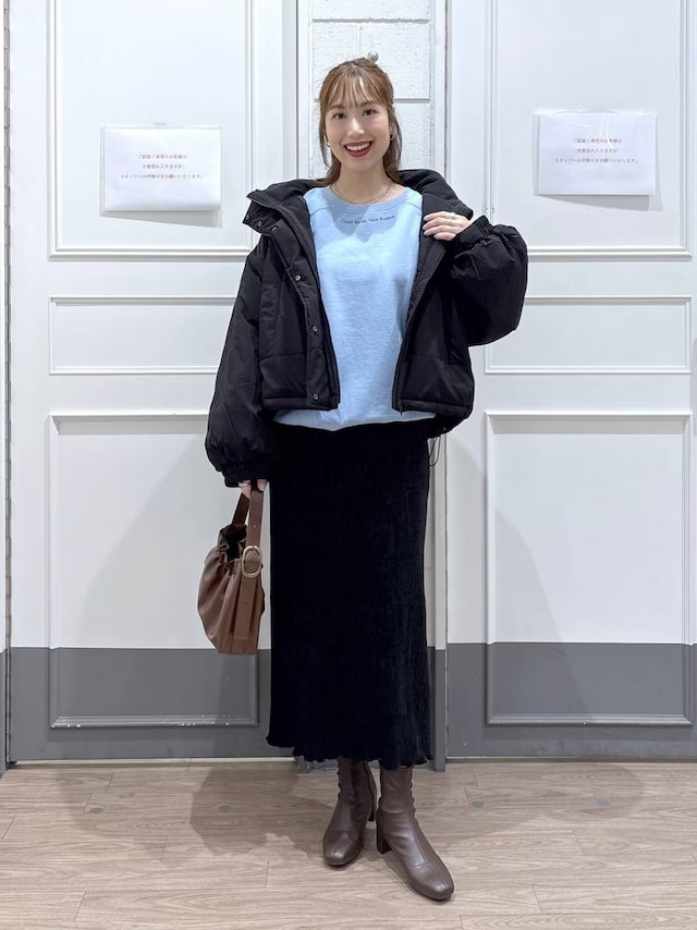 春らしさを感じられるきれい色スウェットをインナーに 出典:WEAR