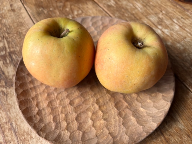 筆者がメルカリで実際に購入したりんご「ムーンルージュ」&nbsp;※画像：筆者撮影