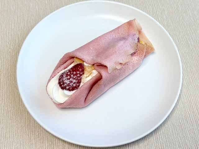 ピンク色の小ぶりなクレープがかわいい!