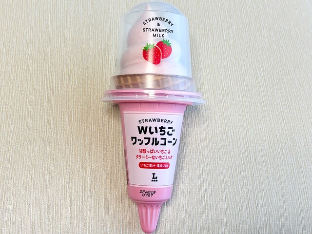 「Wいちごワッフルコーン」322円(税込)