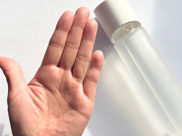 手塗りの際は、手のひらに500円玉大程度取って塗る