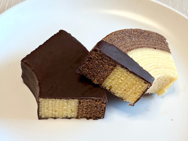 フランス産の発酵バターを使用！&nbsp;バームクーヘンはしっとりとしていてチョコレートの甘みと好相性です&nbsp;