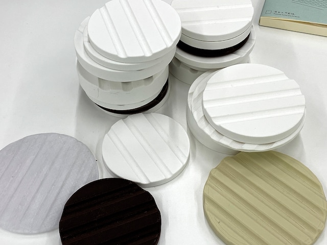 サイズや溝の数、幅など、何度も試作を繰り返した跡。香台とサイズがそろったようになったのは偶然なんだそう