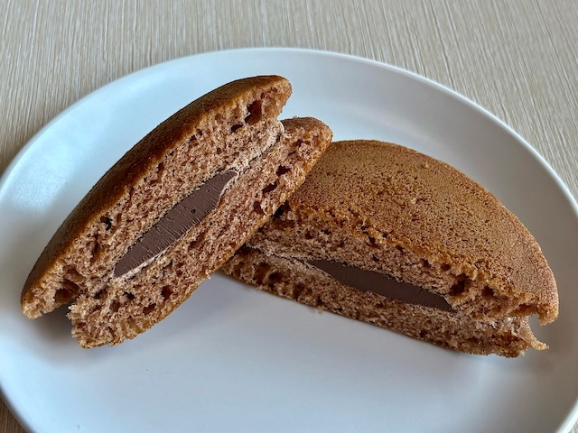 軽やかな口どけのショコラ味のパンケーキは、おやつはもちろん、朝食にもぴったり&nbsp;