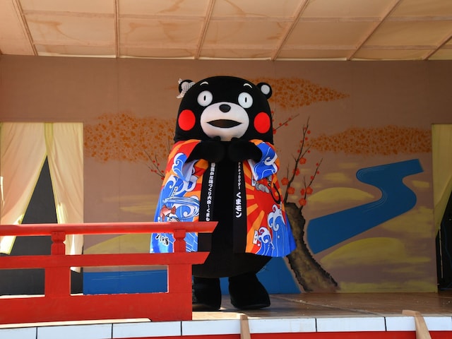 梅の名所、湯島天神に登場！＝2月23日、東京都文京区