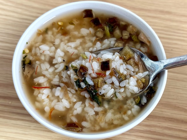 漬物と野菜の食感が◎&nbsp;ピリ辛な味わいと、ひんやりスープが食欲をそそる味わいです&nbsp;&nbsp;
