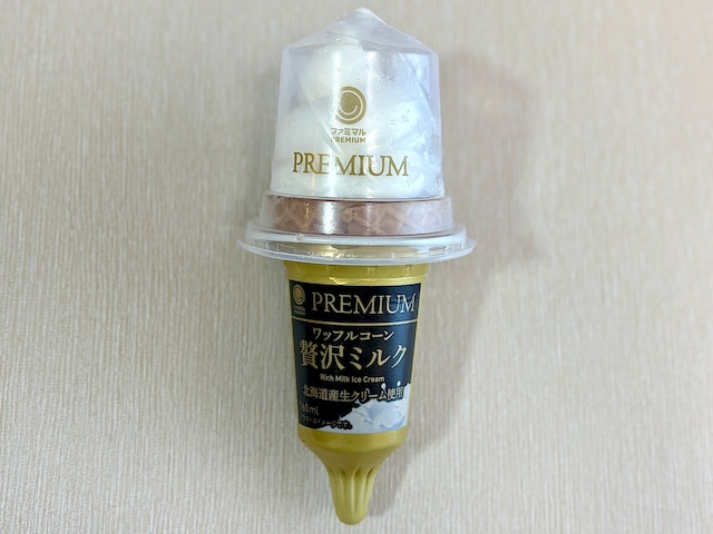 【ファミリーマート】「ワッフルコーン贅沢ミルク」378円(税込)