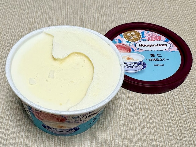 杏仁アイスは、通常のハーゲンダッツより甘さ控えめ
