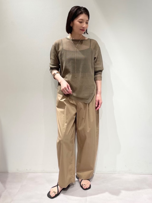 バレルパンツでトレンド感を演出 出典:WEAR