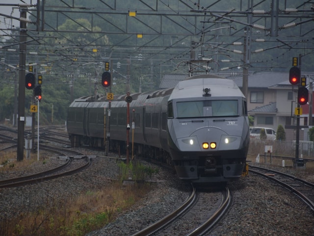 JR九州の特急電車787系はグリーン個室などの特別車両を組み込んでいる