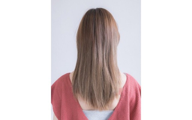 ペタンコになりがちなストレートヘア