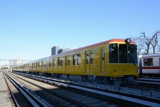 銀座線1000系のレトロ風車両