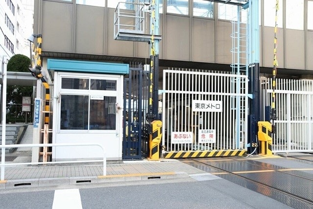 普段は線路内に立ち入ることができないように閉ざされている
