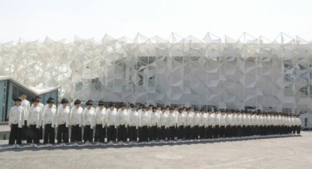ドバイ万博日本館で活躍するアテンダント 写真提供:2020年ドバイ万博 日本館