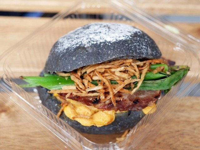 炭火焼 濱吟焼豚バーガー(税込378円)(2021年7月7日撮影)