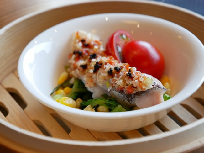 ディナーメニュー「鮮魚の蒸し物～葱、ドライトマトと豆鼓の香り～」