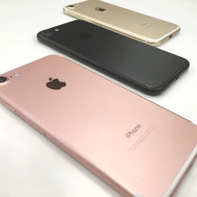 以前のiPhoneは、イヤホンジャックが搭載されていたため、普通に販売されているイヤホンが使用できました。しかし、iPhone7からイヤホンジャックがなくなってしまっ