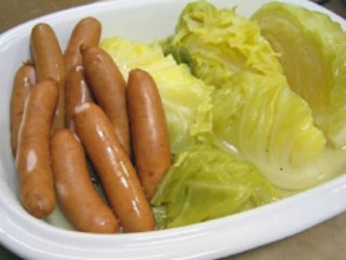 丸ごとキャベツとソーセージの煮込みレシピ