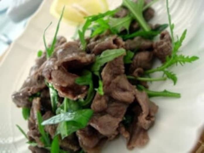 牛肉と野生のルッコラのサラダ仕立てレシピ