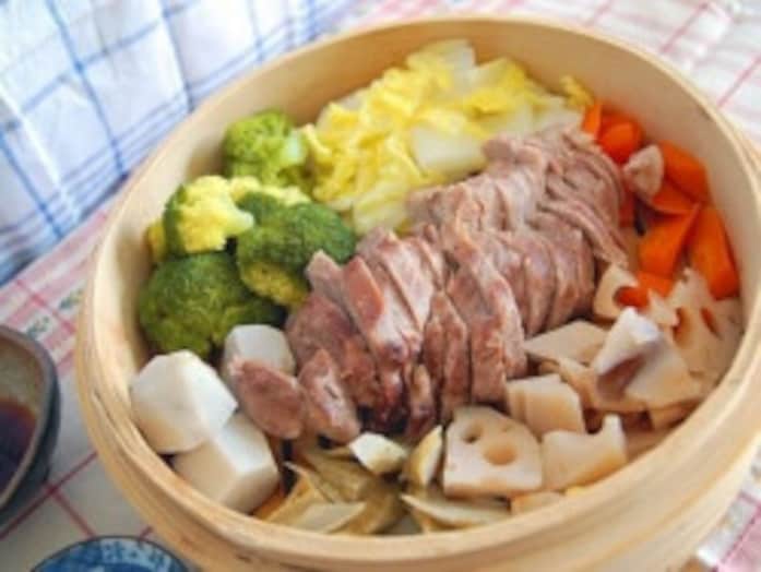 塩豚と季節の野菜でせいろ蒸し！ 簡単蒸し鍋レシピ