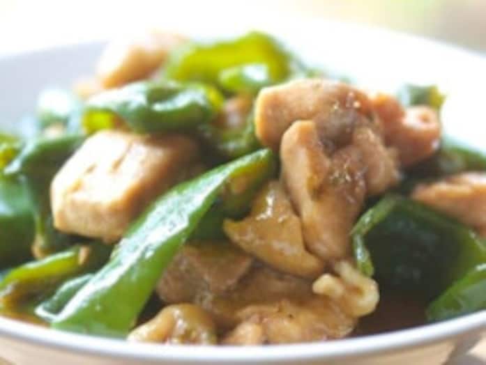 ピーマンと鶏肉の蒸し煮レシピ……甘辛味が食欲をそそる！