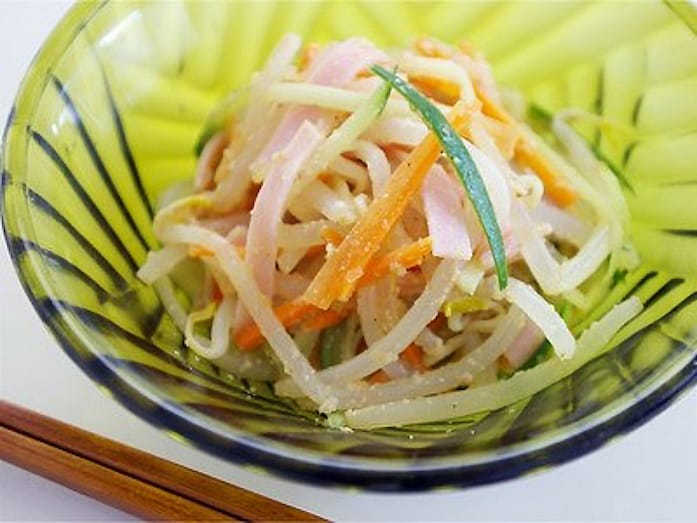 電子レンジで簡単　もやしの中華サラダ