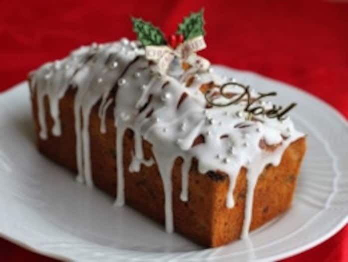 豪華な手作りクリスマスケーキのレシピ……プレゼントにもぴったり！