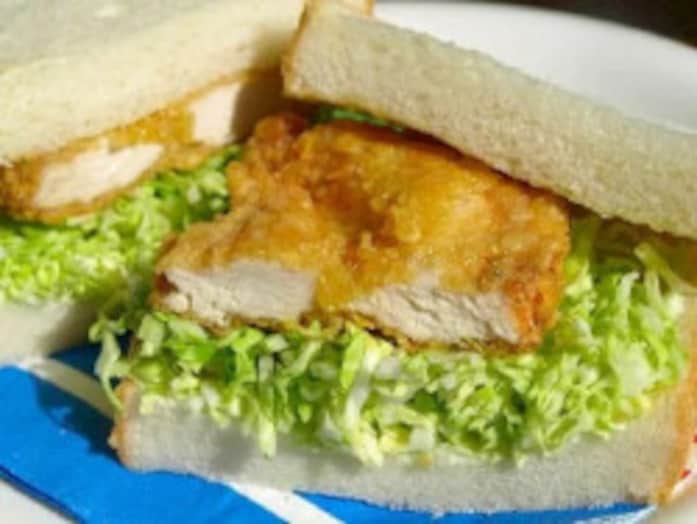 15分でがっつり鶏胸肉のチキンタツタサンドイッチ