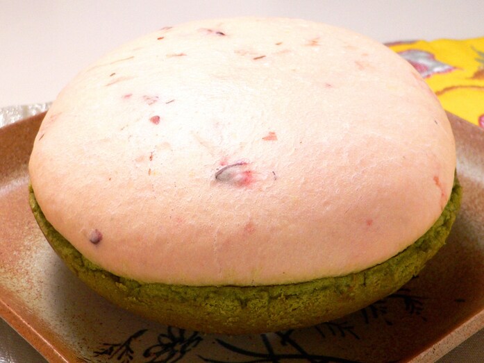 炊飯器で作る、ふわふわサクサクさくらパン