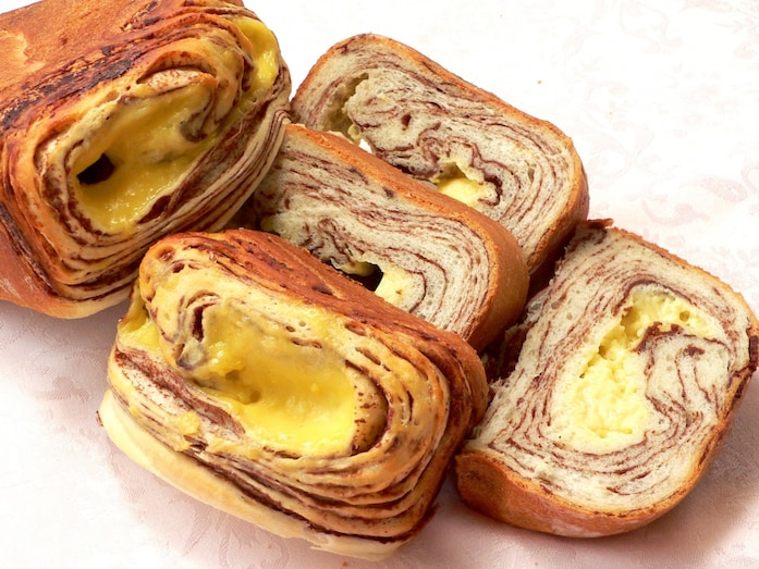 ホームベーカリーで作る菓子パン！ チョコとクリームの渦巻きパン