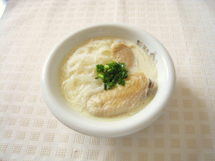 手羽先と春雨の豆乳スープ　